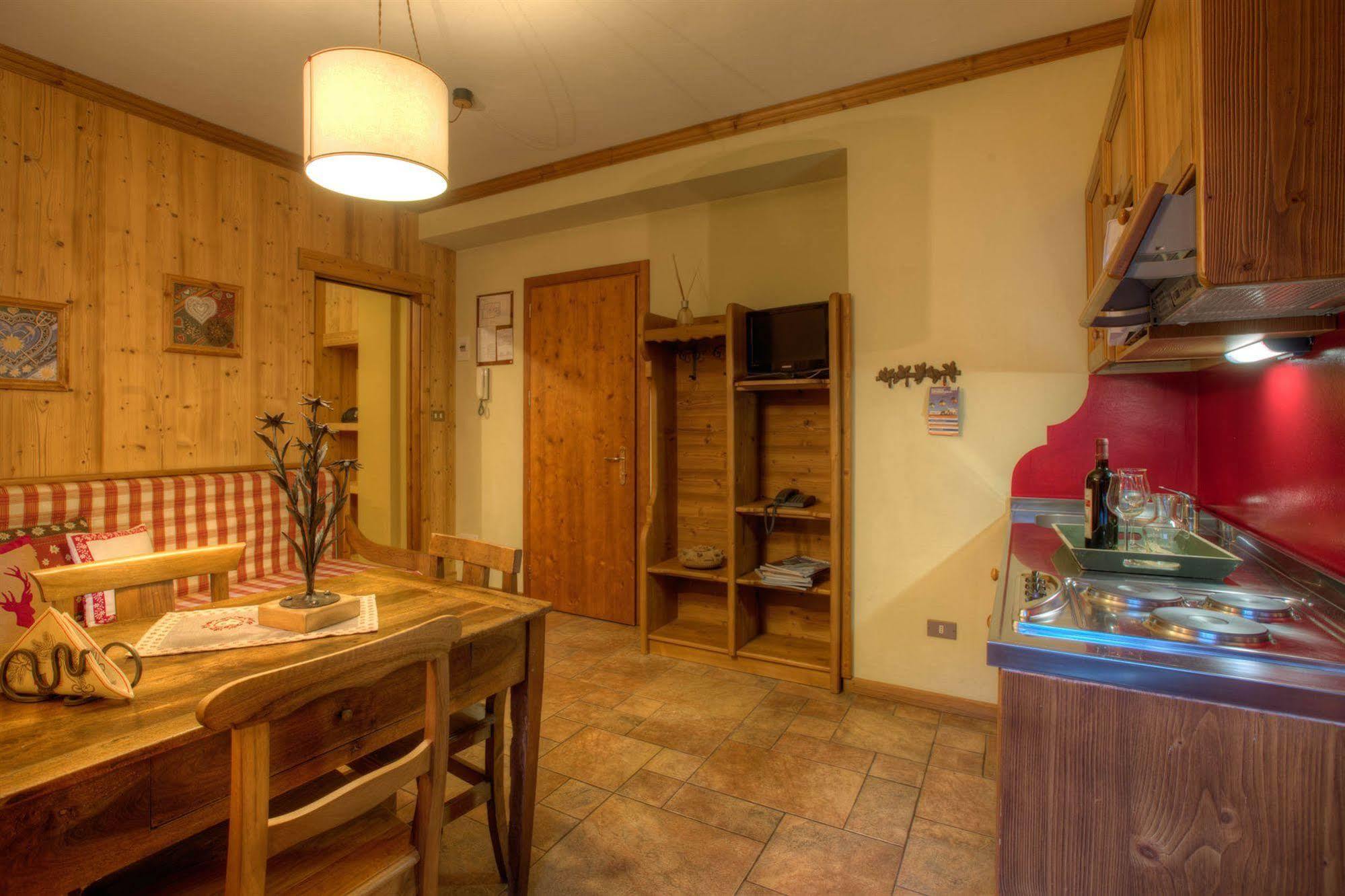 B&B Residence Checrouit Courmayeur Exterior foto