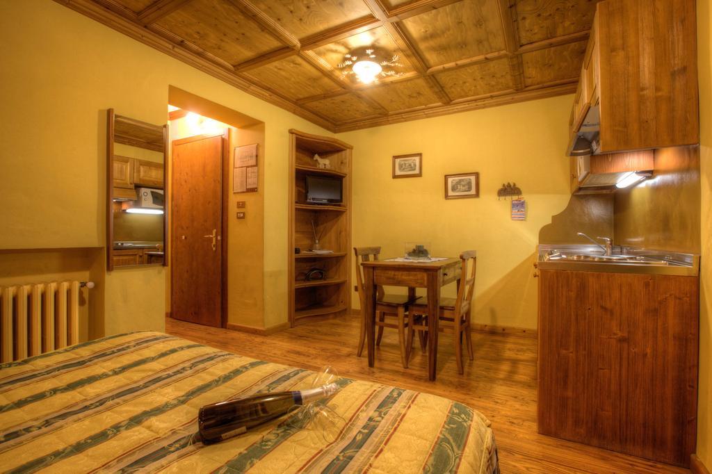 B&B Residence Checrouit Courmayeur Habitación foto