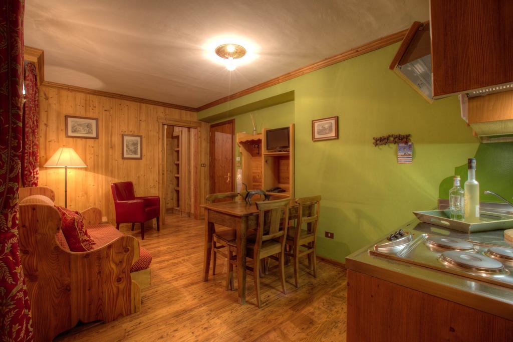 B&B Residence Checrouit Courmayeur Habitación foto