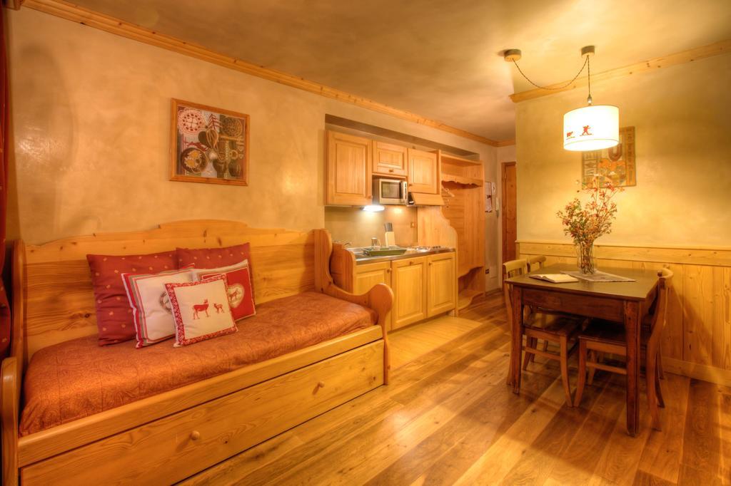 B&B Residence Checrouit Courmayeur Habitación foto